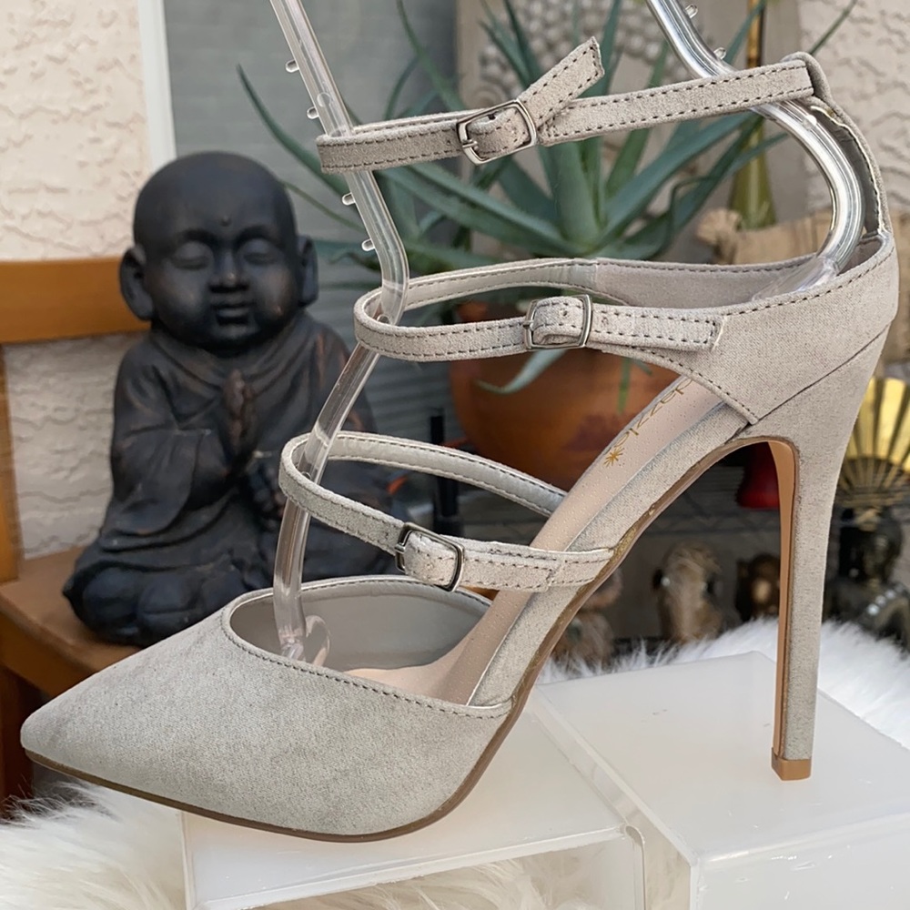 🔘🔘SHOE DAZZLE POINTY TOE HEELS🔘🔘
